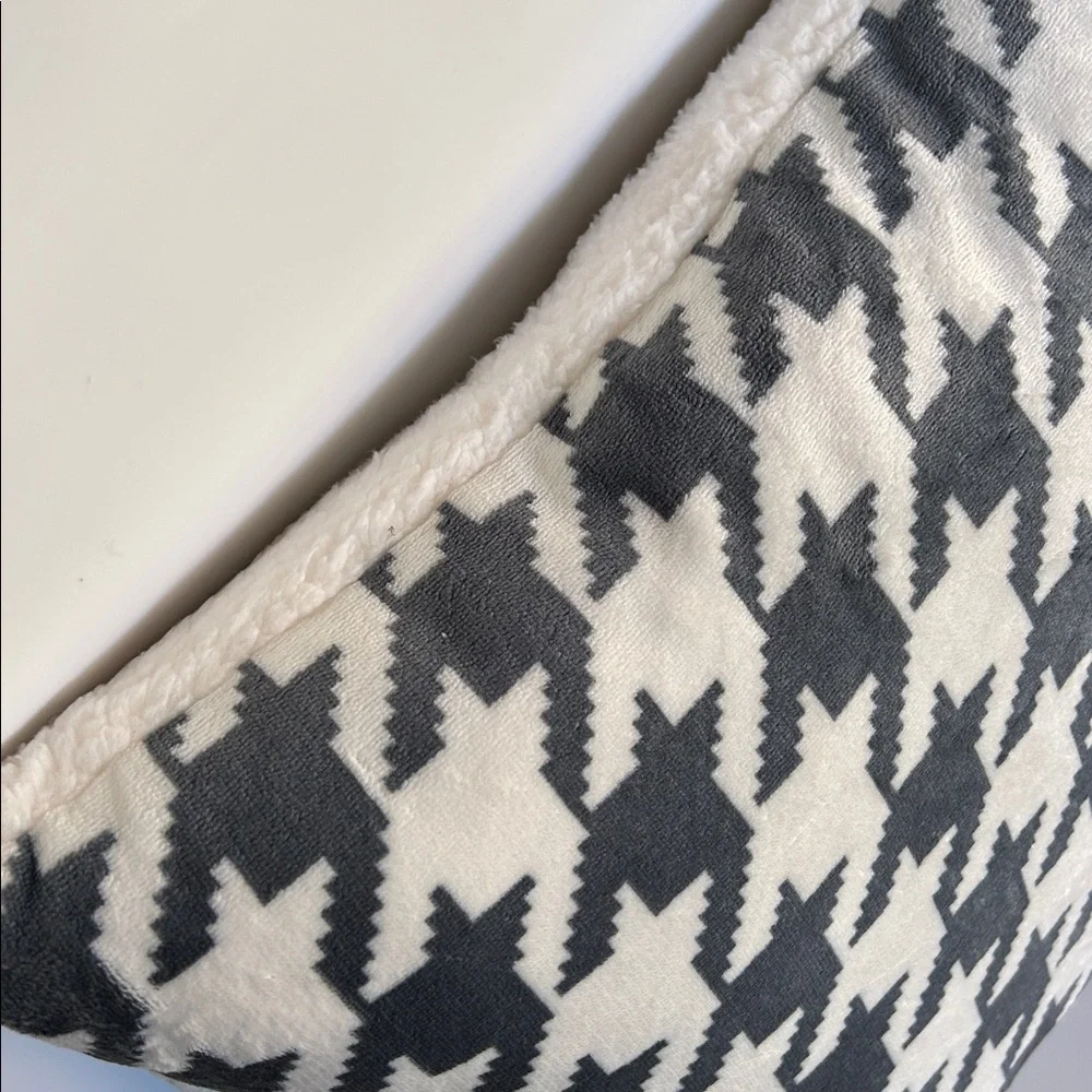 Threshold Houndstooth Printed 18” Square Pillow Faux Shearling Charcoal Gray